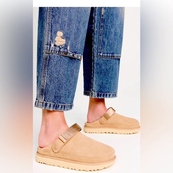 NIB SZ 7 UGG®Goldenstar Suede Clogs in “Sand!” 💕 - Picture 3 of 5